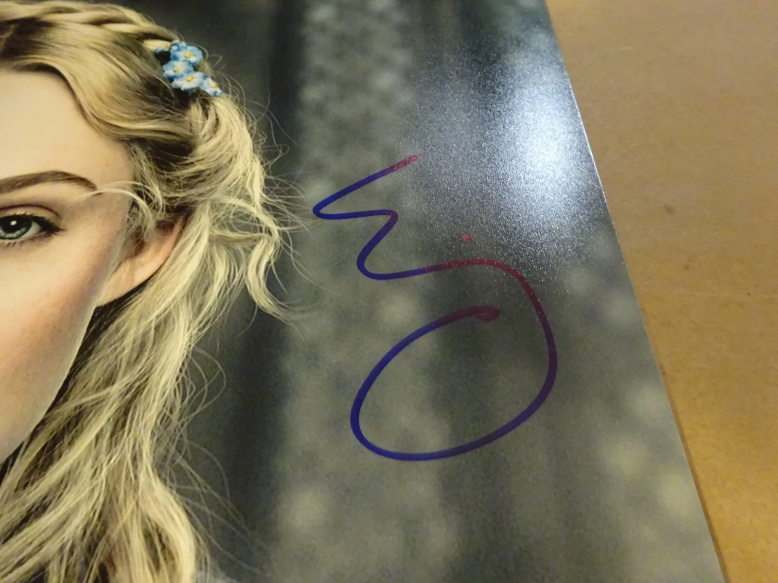 Elle Fanning — Signed Elle Fanning Autographed Maleficent Mistress Of Evil 11x17 Photo BAS COA, изображение 4