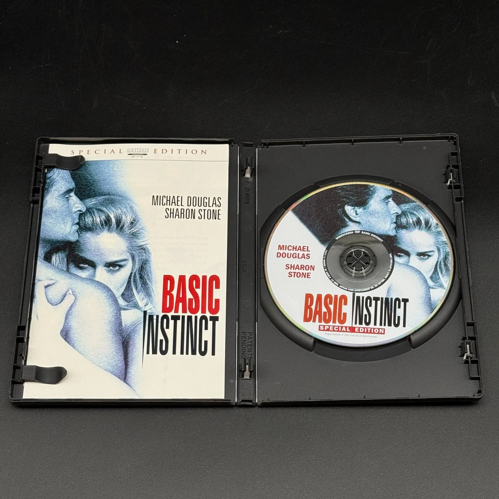 Michael Douglas — Michael Douglas Signed Basic Instinct DVD Cover - JSA Certified Autograph - COA, изображение 4