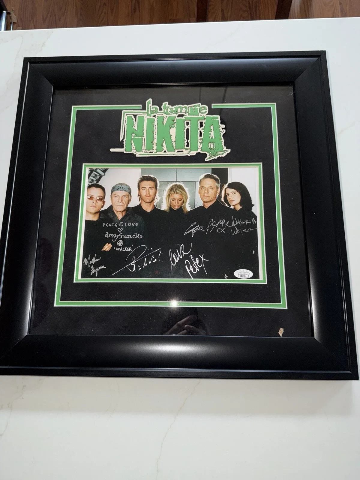 Peta Wilson — La Femme Nikita Cast Signed Photo Professionally Framed JSA LOA COA - GRAIL!, изображение 2