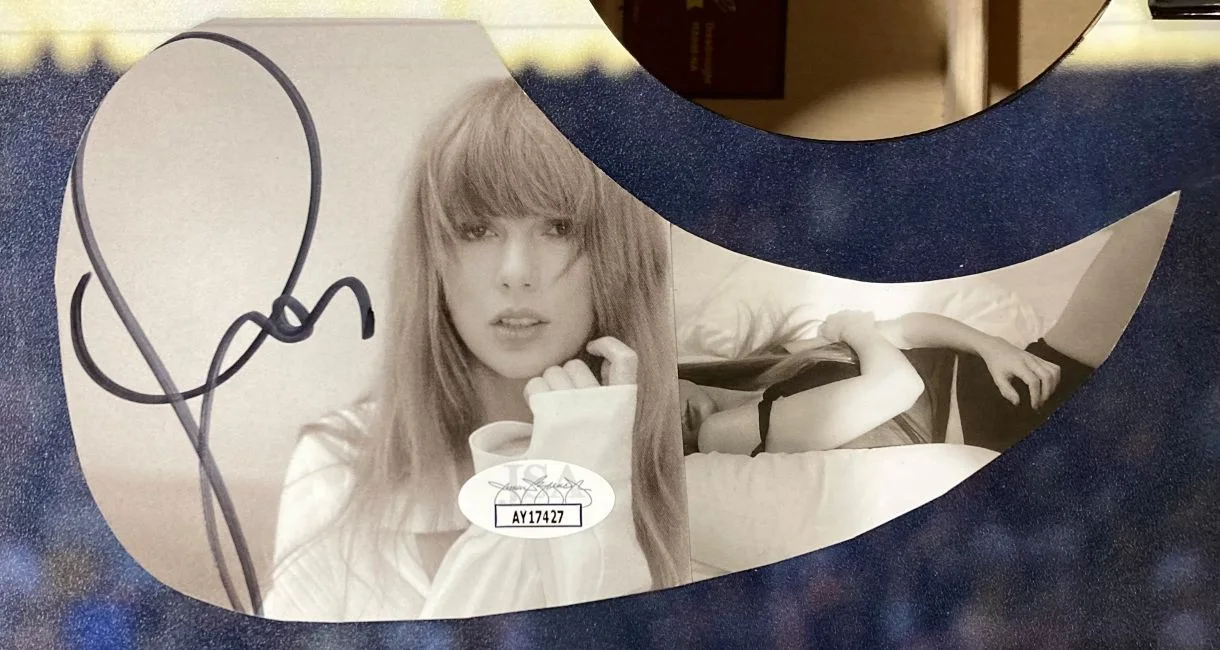 Taylor Swift — Taylor Swift Signed 41" Red Jacket Graphic Acoustic Guitar JSA, image 2