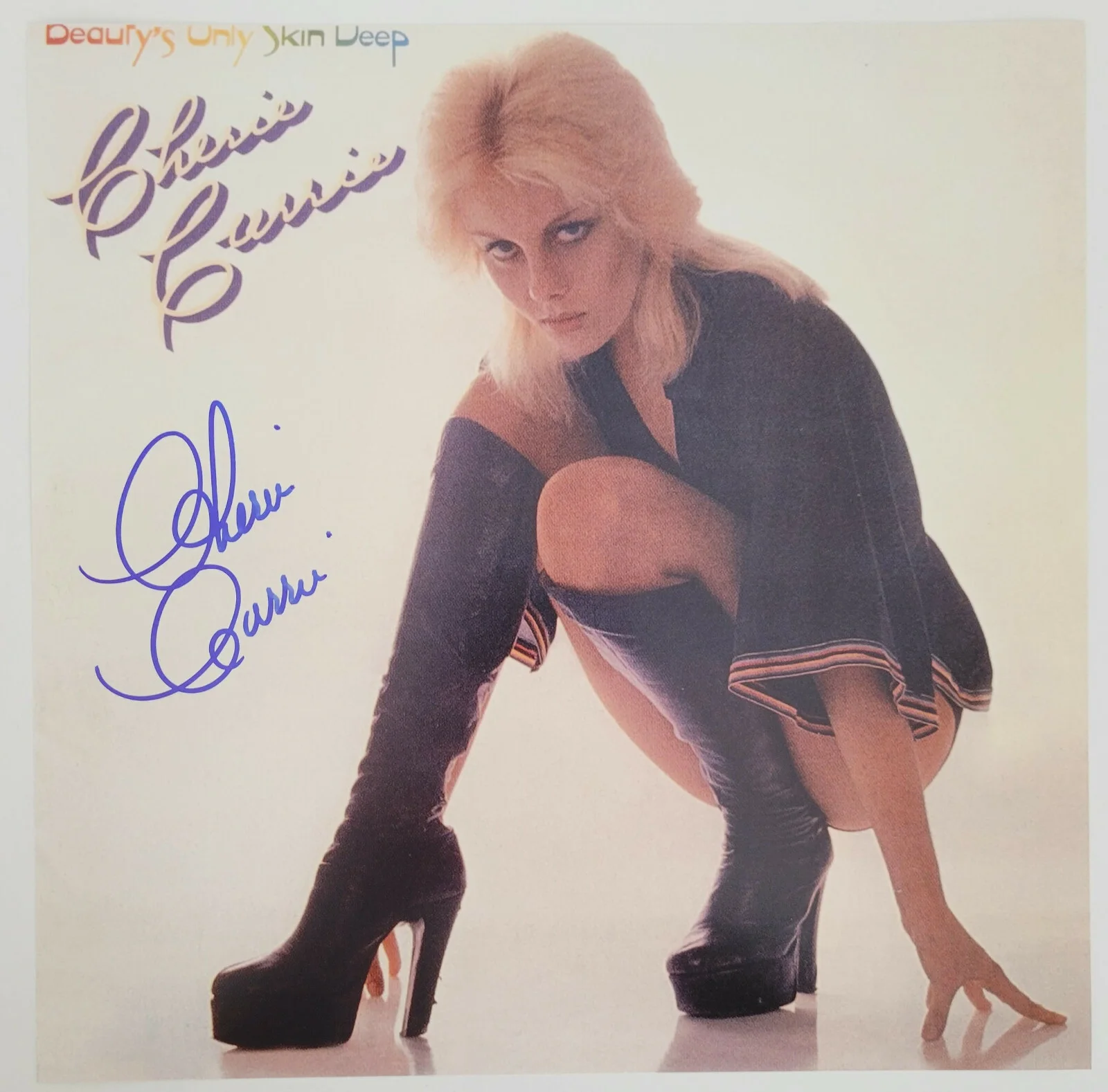 Cherie Currie signed Beauty's Only Skin Deep 12x12 album photo COA exact proof, изображение 2