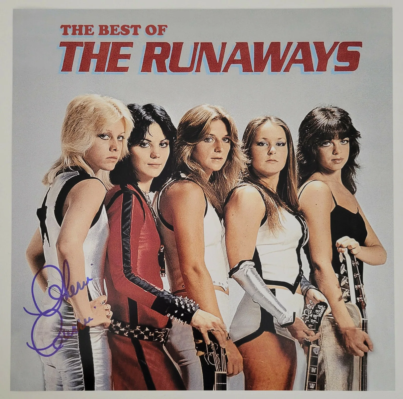Cherie Currie signed The Best of The Runaways 12x12 album photo COA exact proof., изображение 2