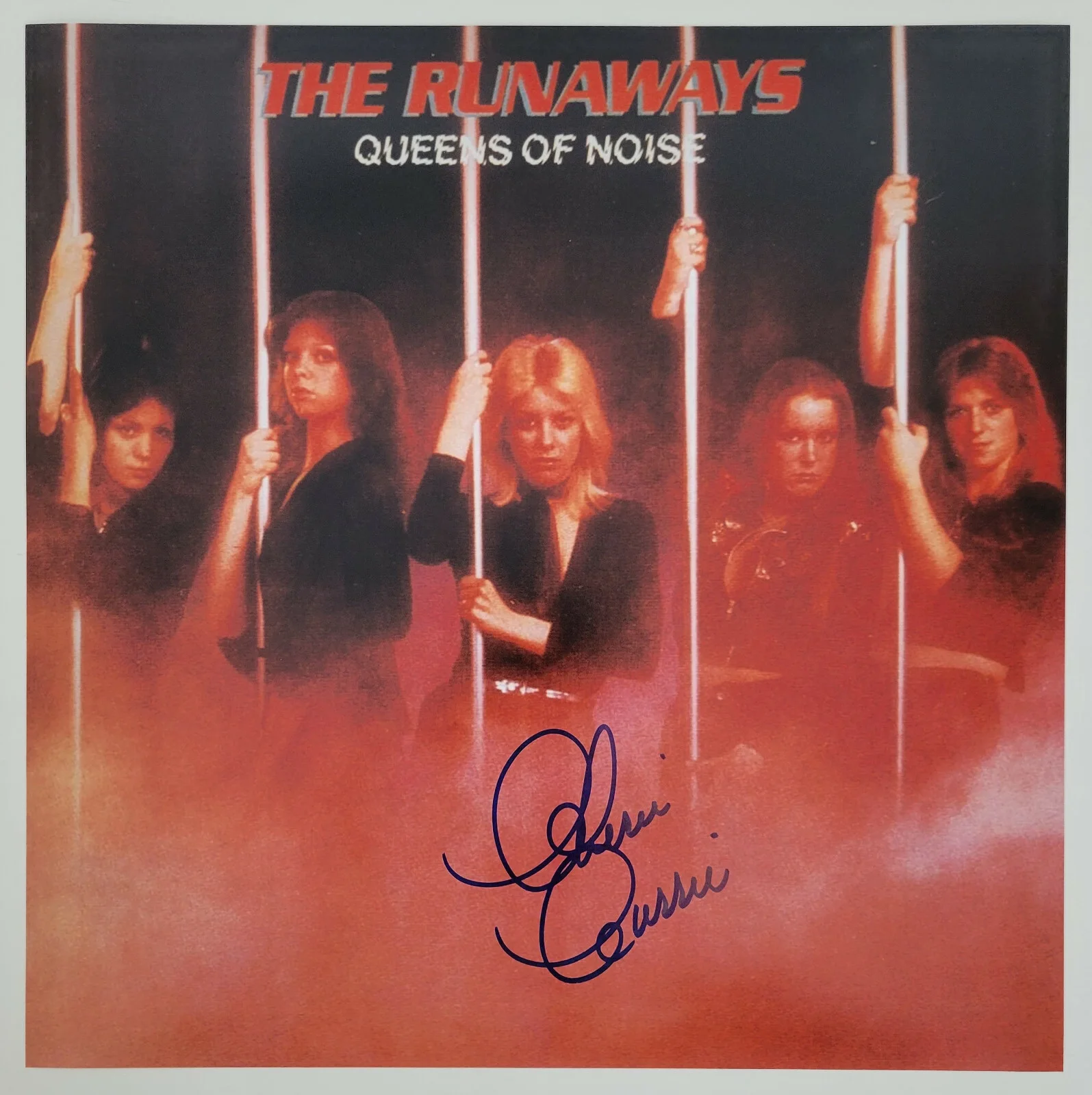 Cherie Currie signed The Runaways Queens of Noise 12x12 album photo COA proof, изображение 2