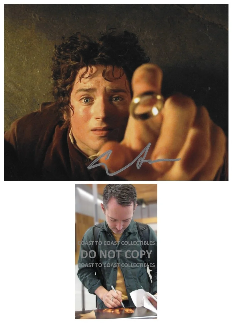 Elijah Wood — Elijah Wood Signed Lord Of The Rings 8x10 Photo Proof Autographed Frodo Baggins.