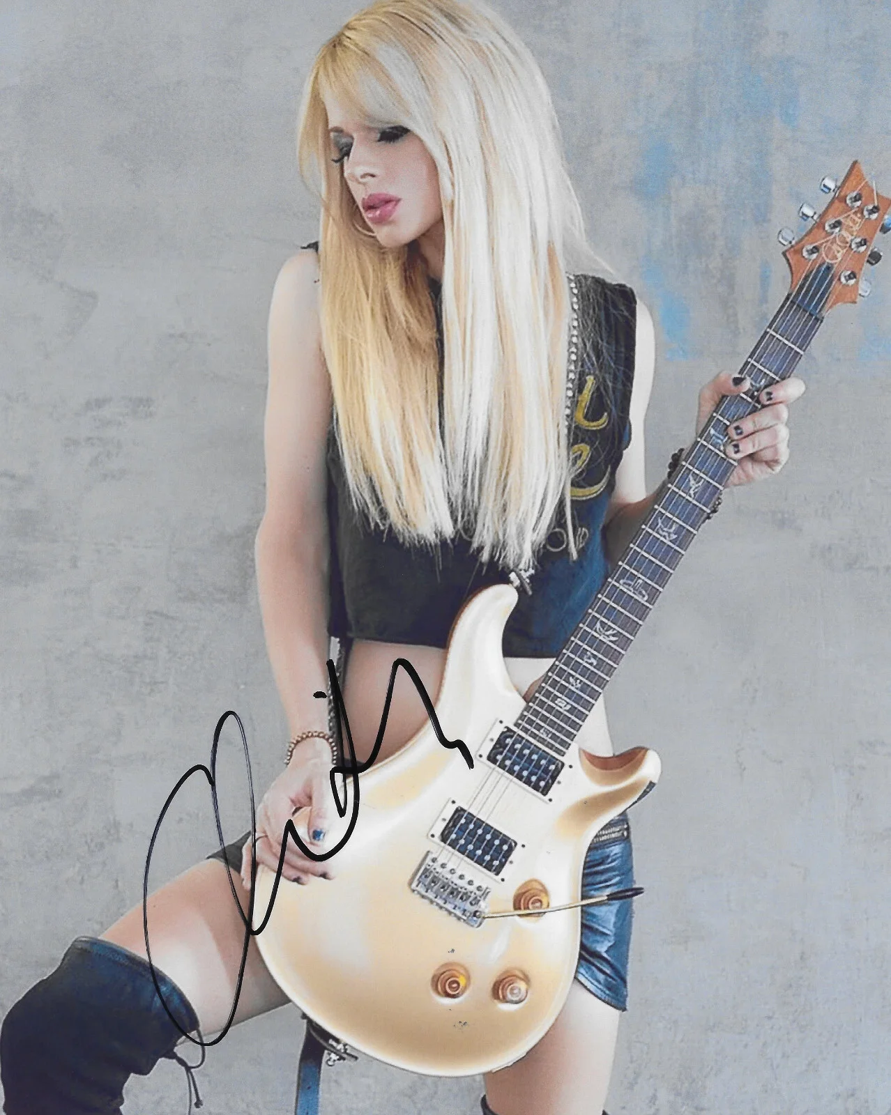 Orianthi Signed 8x10 Photo COA Proof Autographed Guitarist Singer Songwriter, image 2