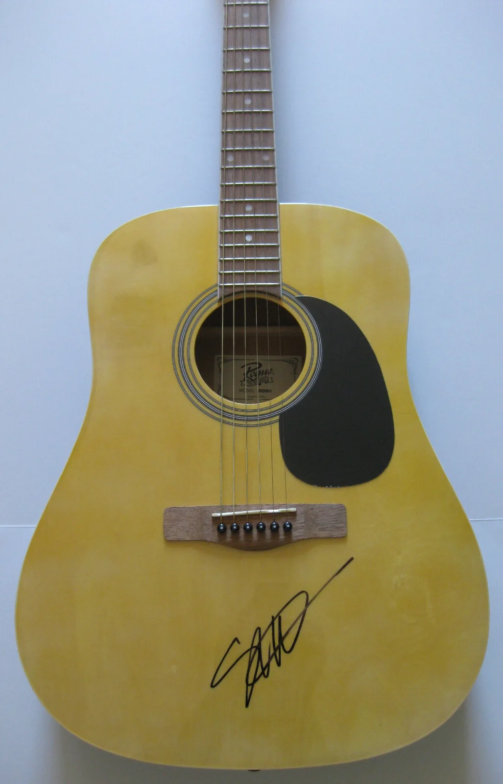 Seth Macfarlane Ted Family Guy signed acoustic guitar exact proof Beckett COA, изображение 2