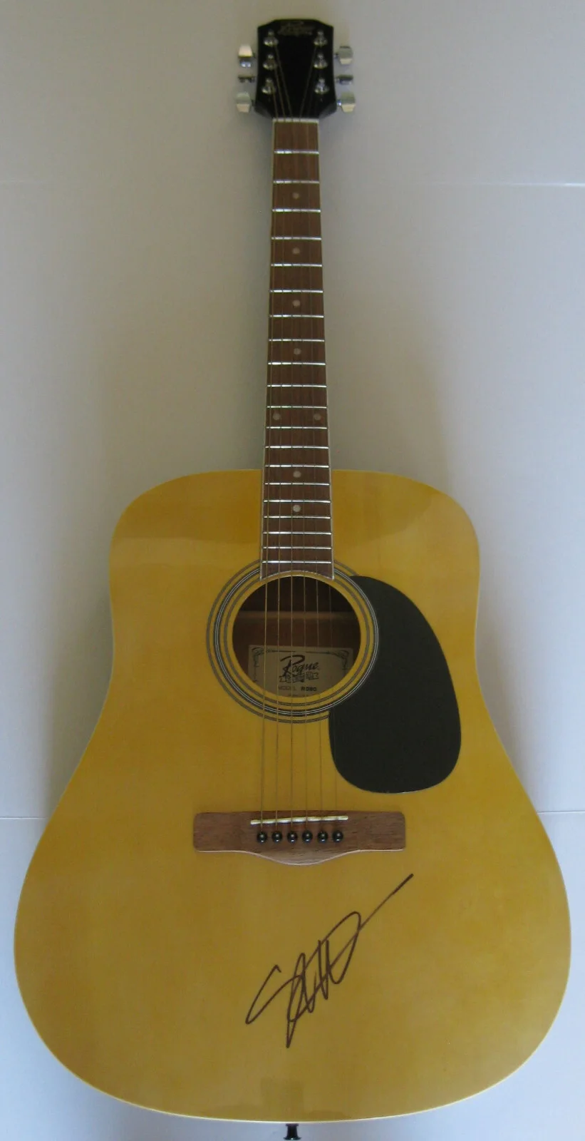 Seth Macfarlane Ted Family Guy signed acoustic guitar exact proof Beckett COA, изображение 4