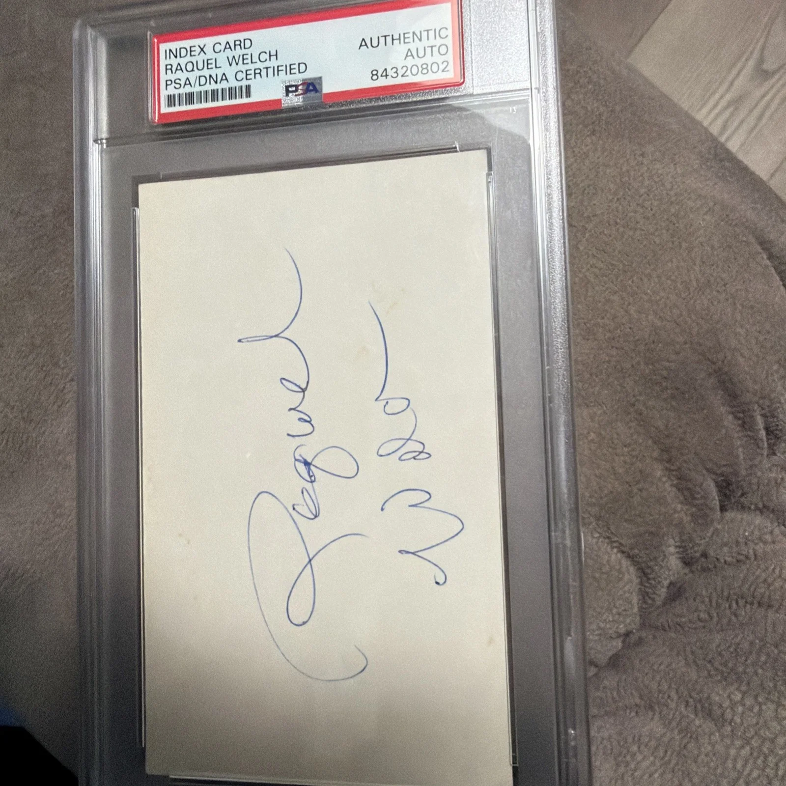 Raquel Welch — Raquel Welch Signed Index Card Actress Slabbed PSA/DNA Authentic Autograph, image 3
