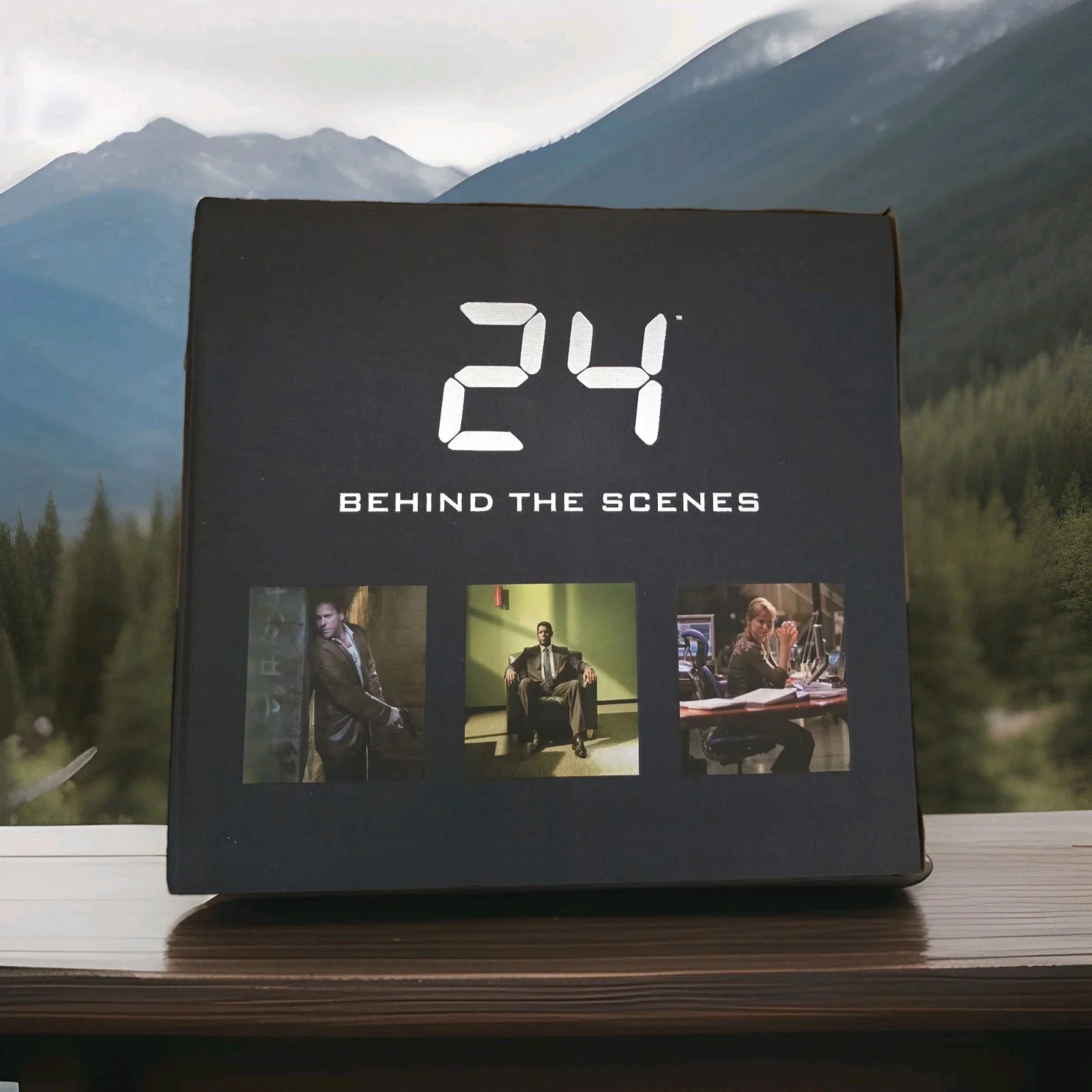 Kiefer Sutherland — Signed Kiefer Sutherland "24" Behind the Scenes Limited Edition 155/1000 COA.