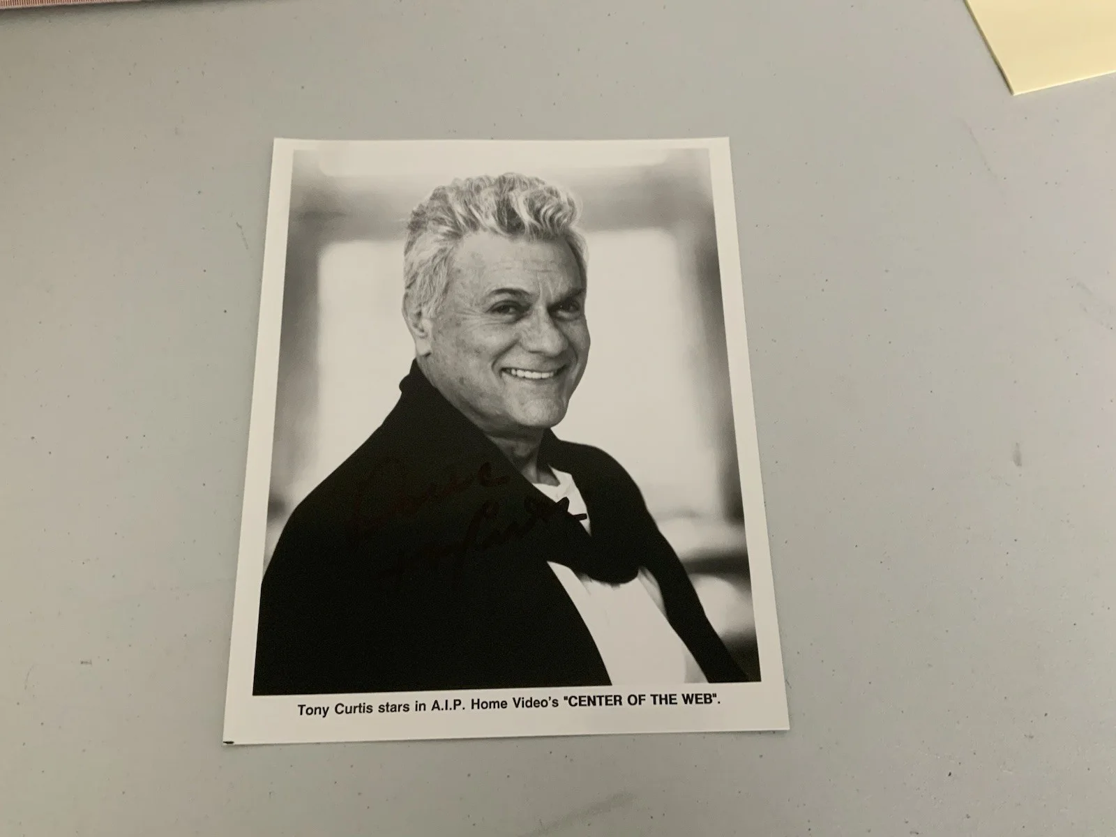 Tony Curtis — Tony Curtis Signed 8x10 Photo