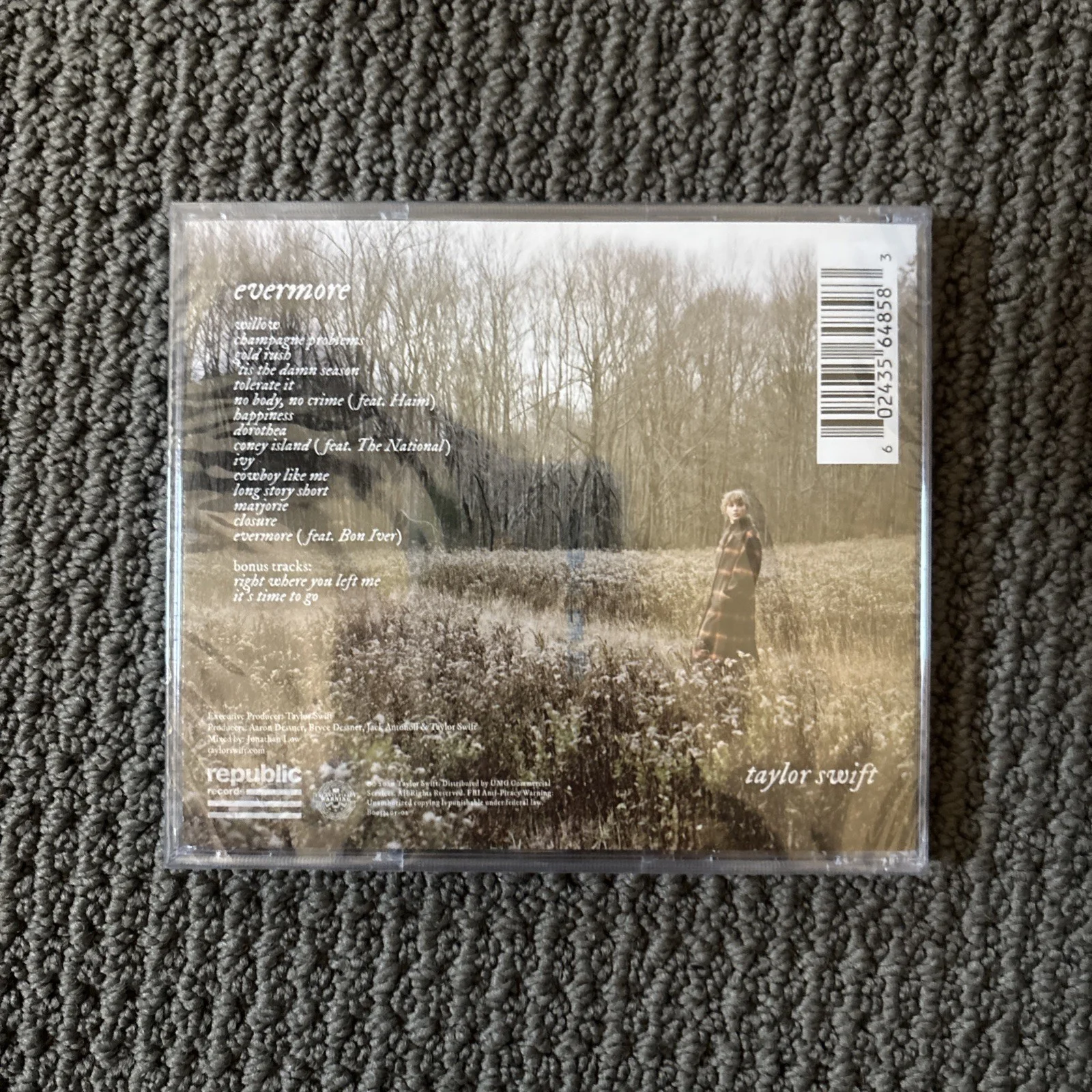 TAYLOR SWIFT Signed Autographed Evermore CD Album BRAND NEW / SEALED, image 2