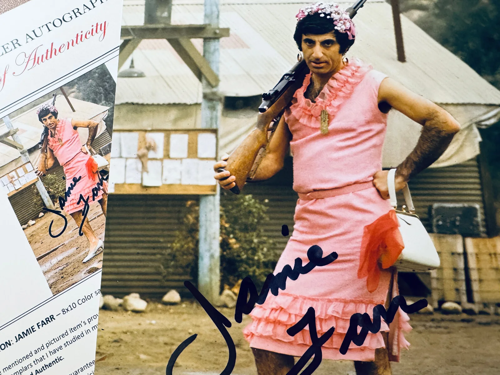 Jamie Farr — Jamie Farr CORPORAL KLINGER Signed MASH 8x10 • Todd Mueller Autographs COA, изображение 2