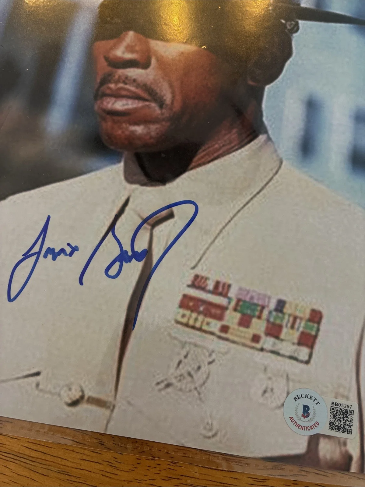 LOUIS GOSSETT Jr — LOUIS GOSSETT JR. Signed (BAS) *AN OFFICER & A GENTLEMAN* 8X10 Beckett, image 2