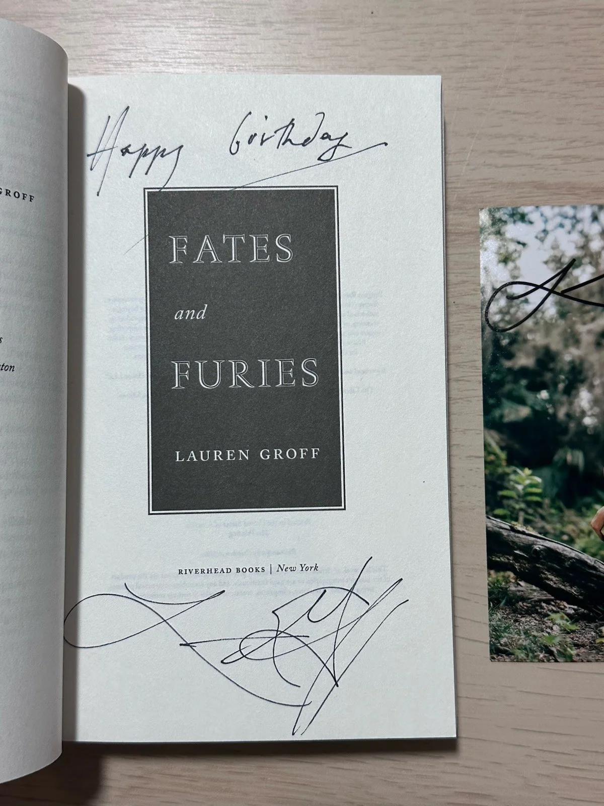 Lauren Groff — Lauren Groff signed Fates and Furies softback inscription with photo autographed, изображение 4