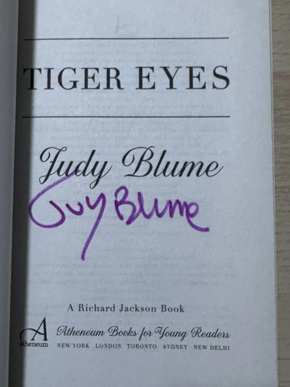 Judy Blume — Judy Blume signed Tiger Eyes Judith Blume author Banned Books young adult, изображение 2