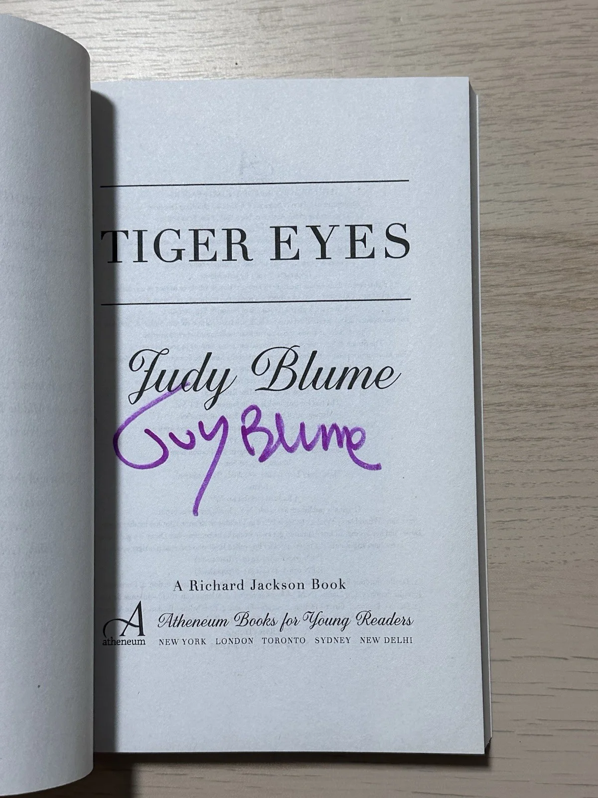 Judy Blume — Judy Blume signed Tiger Eyes Judith Blume author Banned Books young adult, изображение 4