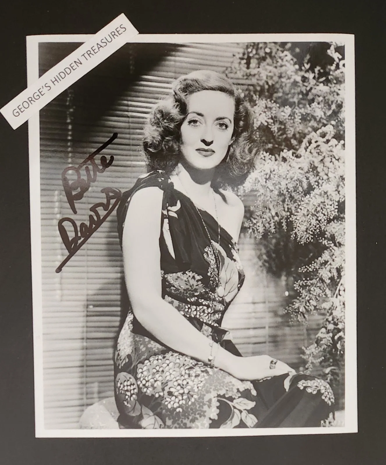 BETTE DAVIS — BETTE DAVIS signed autographed 8x10 B&W