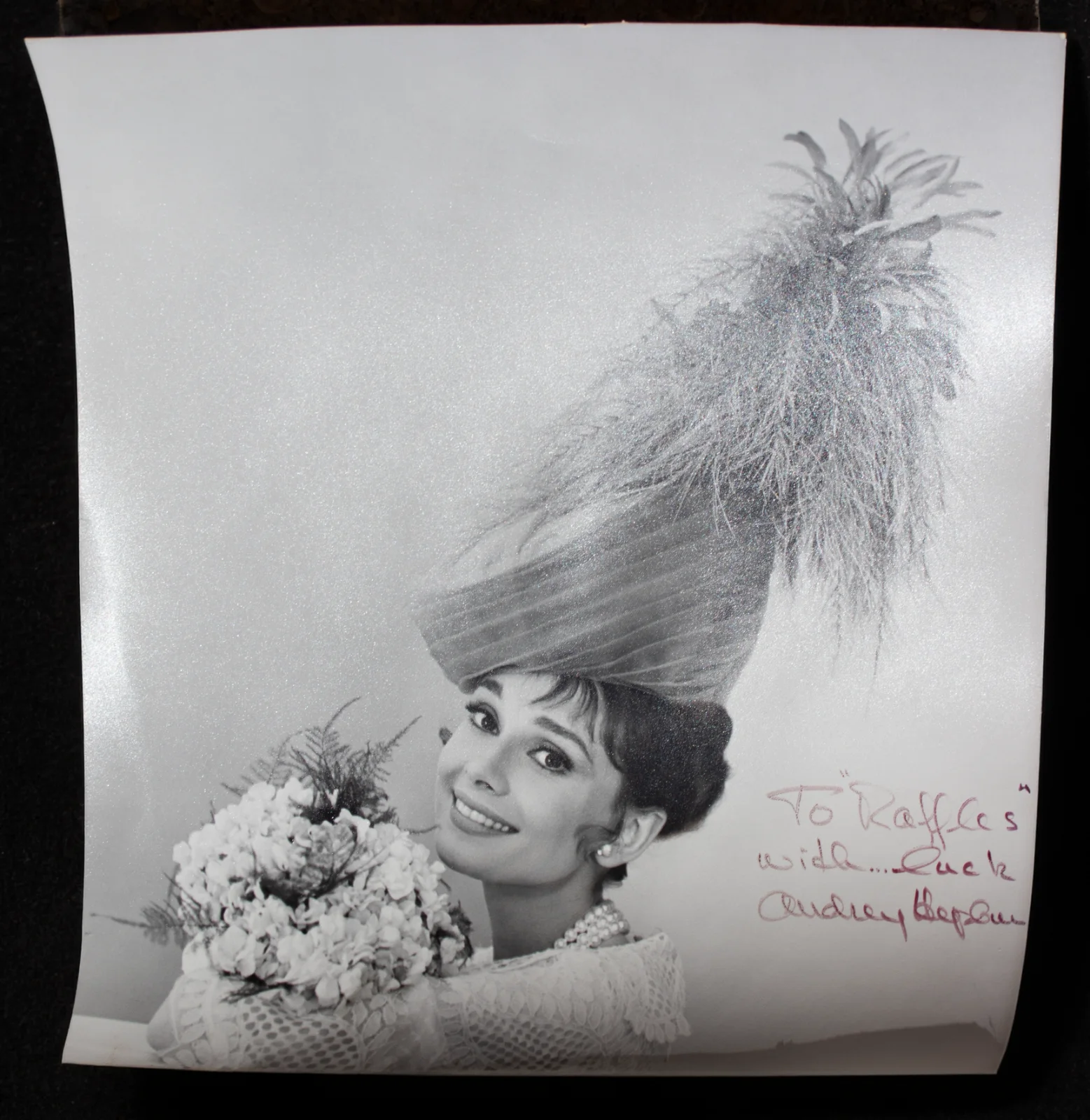 Audrey Hepburn — AUDREY HEPBURN Hand Signed Autographed 11 1/2 X 13 My Fair Lady Cecil Beaton, изображение 5