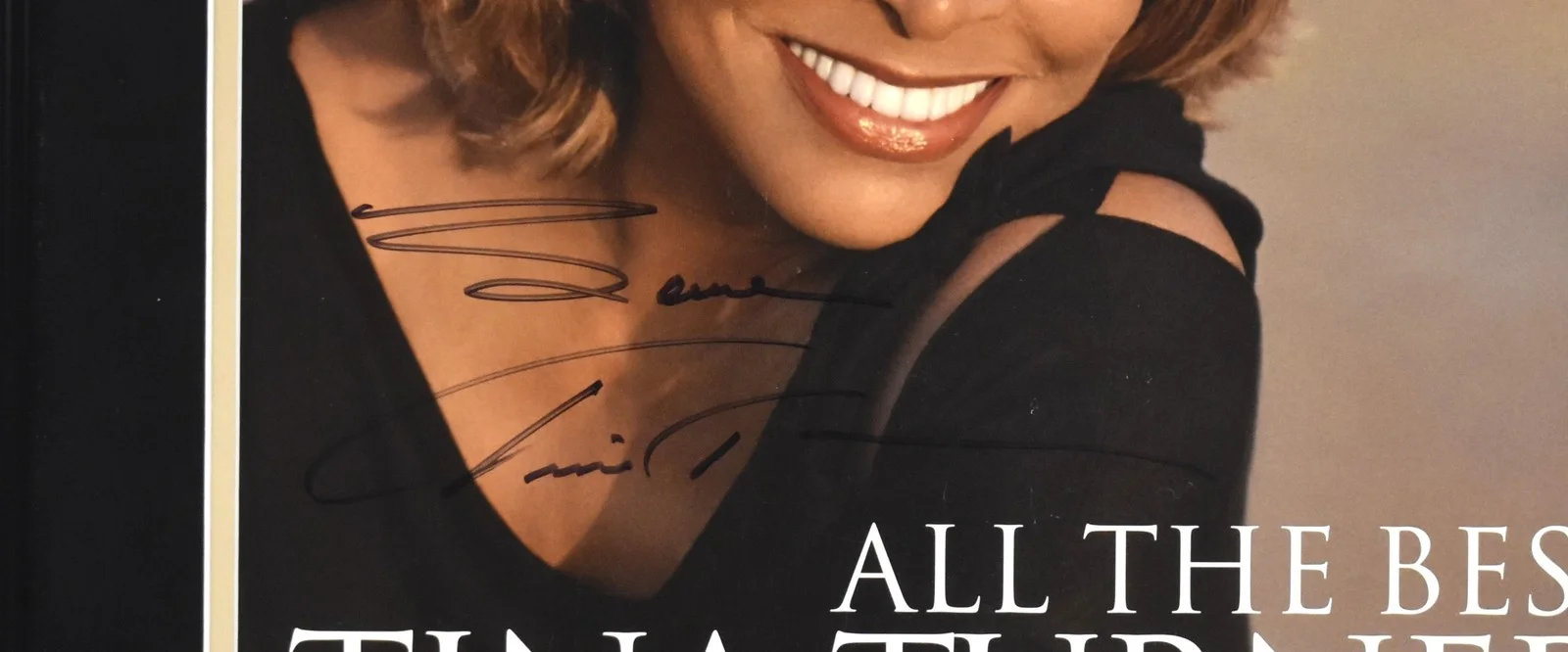 Tina Turner Signed /Inscribed All The Best Promo Poster Framed PSA/DNA 205189, изображение 2