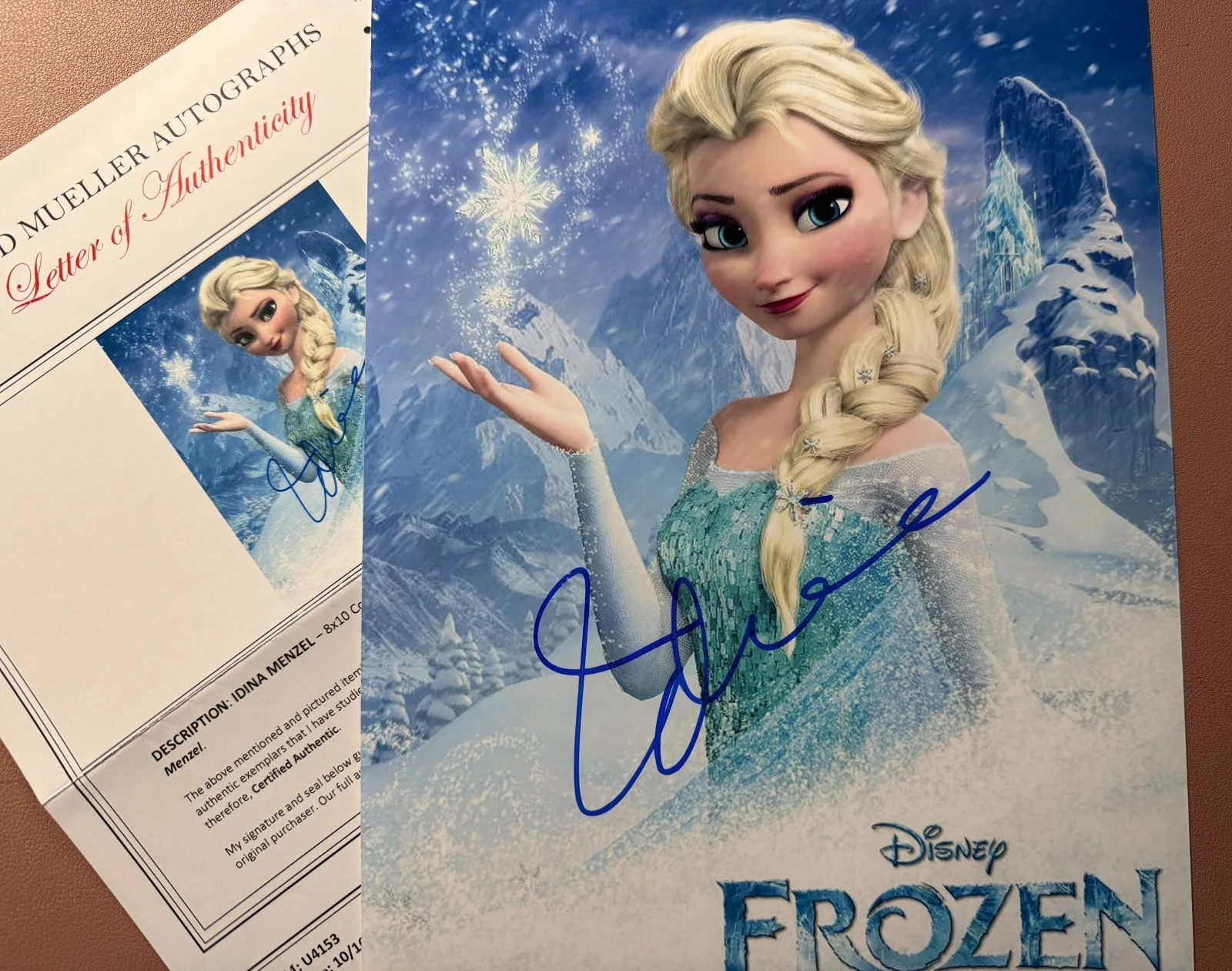 IDINA MENZEL — Idina Menzel SIGNED•FROZEN-Color MINT 8x10•Todd Mueller Autographs COA