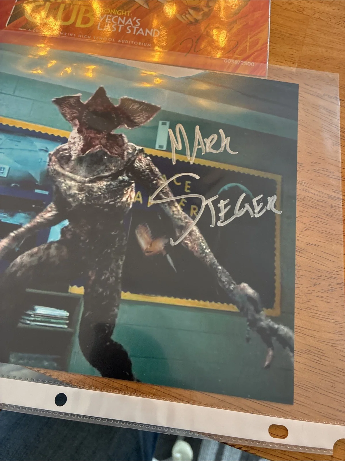 MARK STEGER — MARK STEGER SIGNED 8X10 PHOTO DEMOGORGON STRANGER THINGS AUTOGRAPH BAS +++, image 2