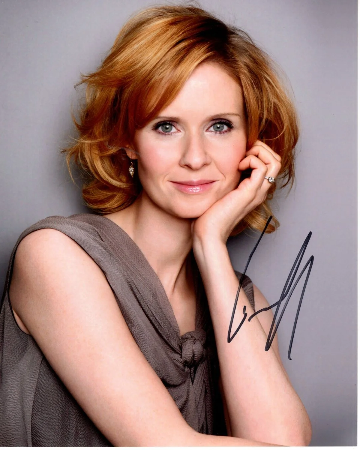 Cynthia Nixon — CYNTHIA NIXON Signed Autographed 8x10 Photo