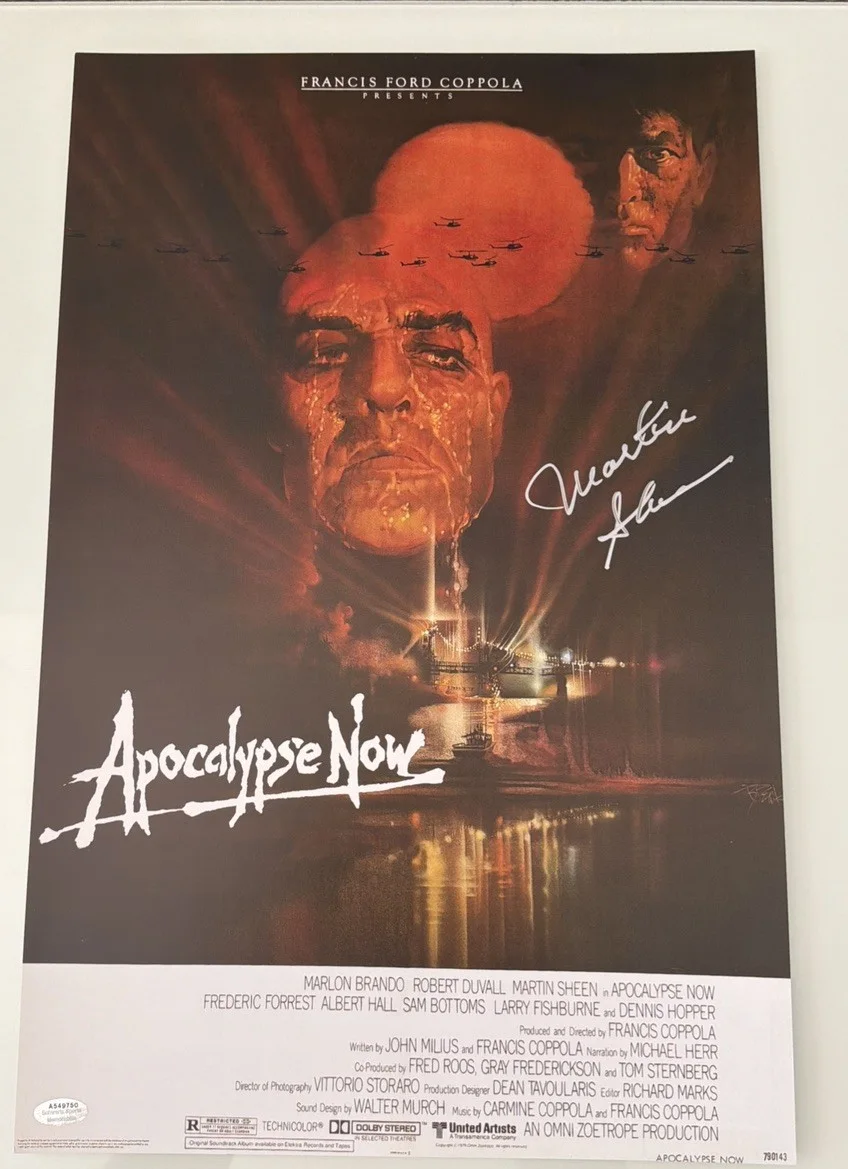 Martin Sheen — Martin Sheen Signed Apocalypse Now 11x17 Movie Poster - (SCHWARTZ COA)