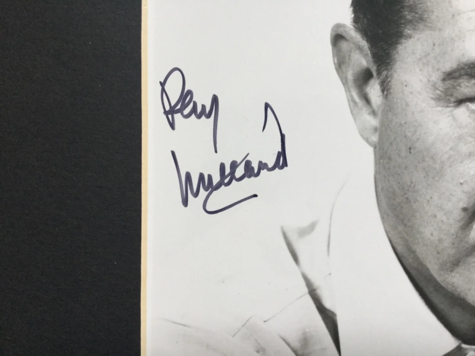 Ray Milland — RAY MILLAND 1907-1986 (Lost Weekend) signed autographed portrait in black mat., изображение 2