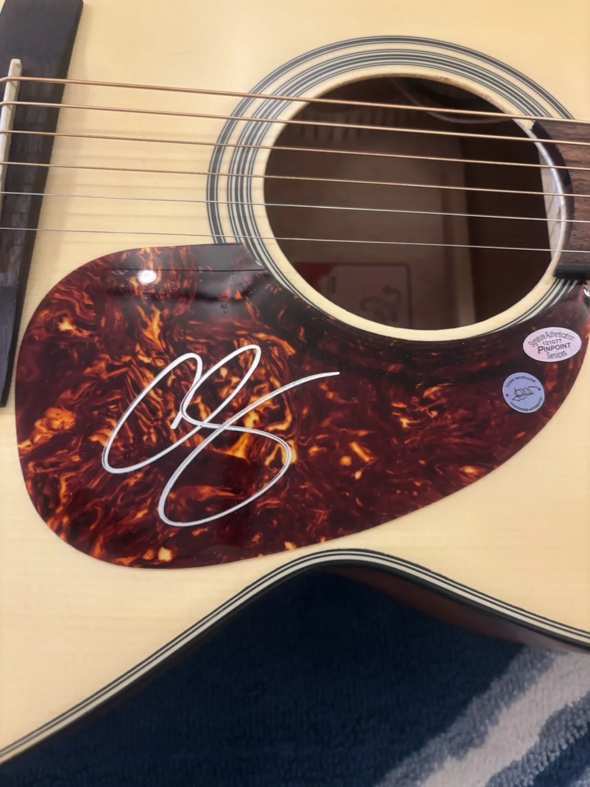 Blake Shelton Autographed Guitar, image 3