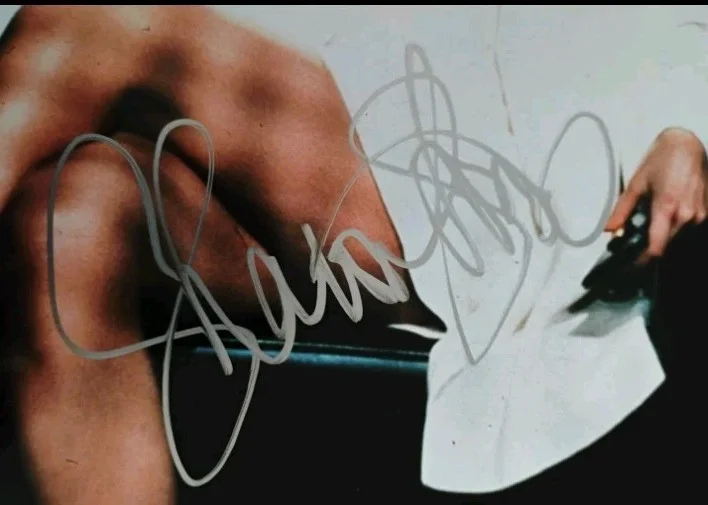 Sharon Stone — SHARON STONE SEXY SIGNED AUTOGRAPHED BASIC INSTINCT 8X10 MOVIE PHOTO RARE PROOF, image 2