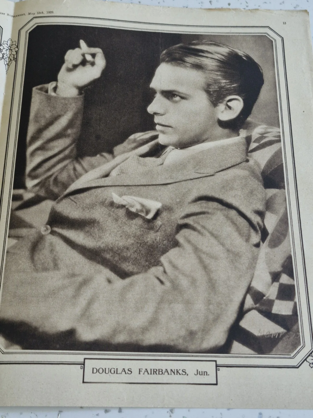 "JOAN CRAWFORD & DOUGLAS FAIRBANKS" 1929 PICTURE SHOW ART SUPPLEMENT, изображение 3