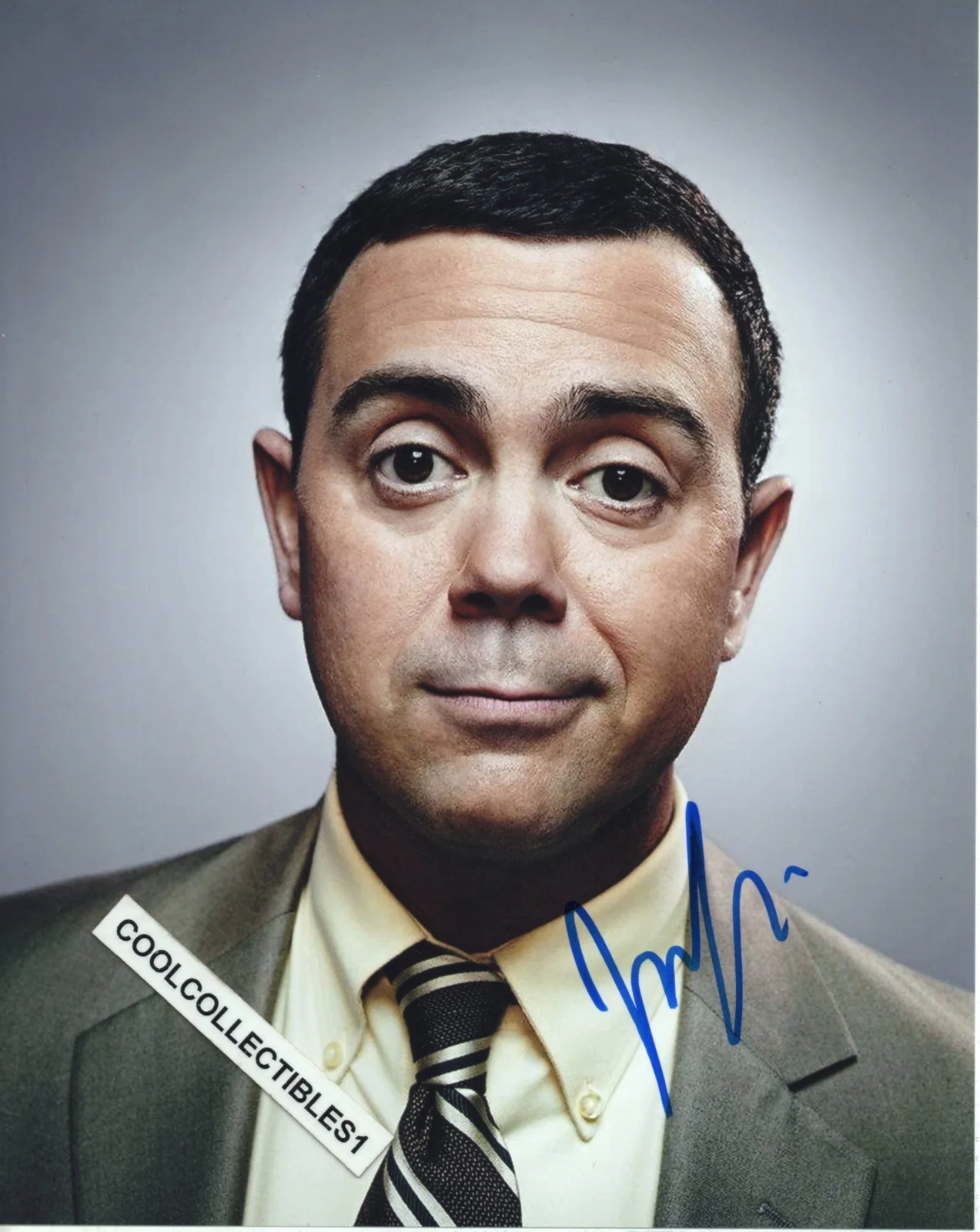 JOE LO TRUGLIO — JOE LO TRUGLIO "BROOKLYN NINE-NINE & RENO 911" HAND SIGNED 8X10 COLOR PHOTO COA