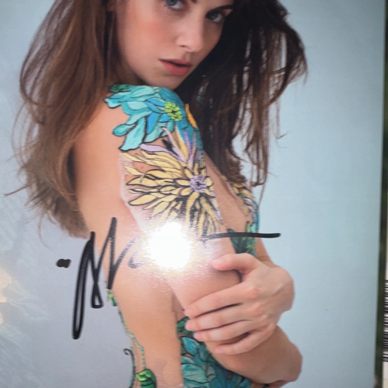 Signed Photograph - Alison Brie Autograph Color Glossy Photo, Black Marker, image 2