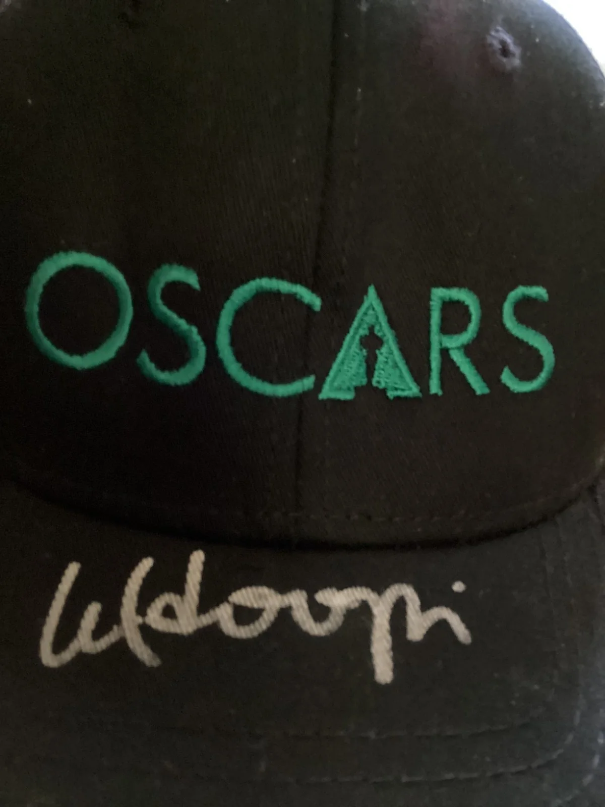 WHOOPI — WHOOPI GOLDBERG AUTOGRAPHED "OSCARS 1996" CREW CAP UNFITTED OTTO BLACK UNWORN, изображение 2