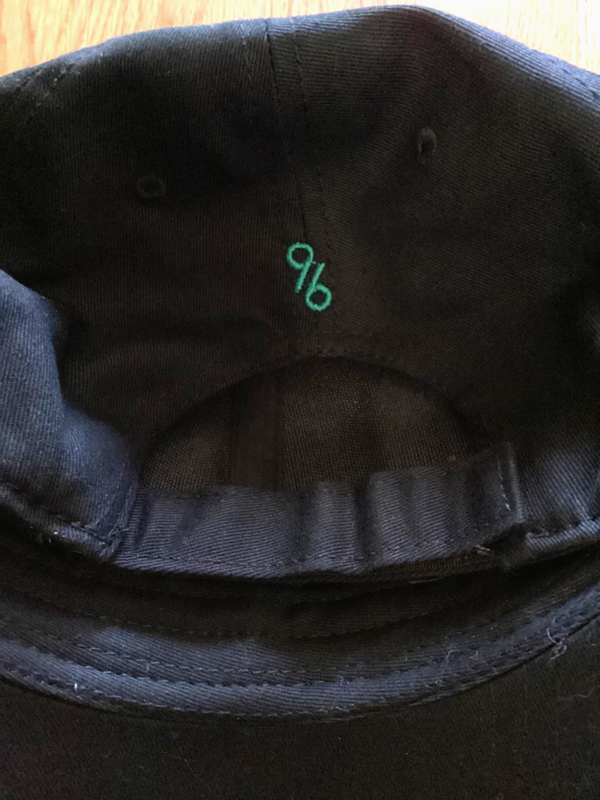 WHOOPI — WHOOPI GOLDBERG AUTOGRAPHED "OSCARS 1996" CREW CAP UNFITTED OTTO BLACK UNWORN, изображение 3