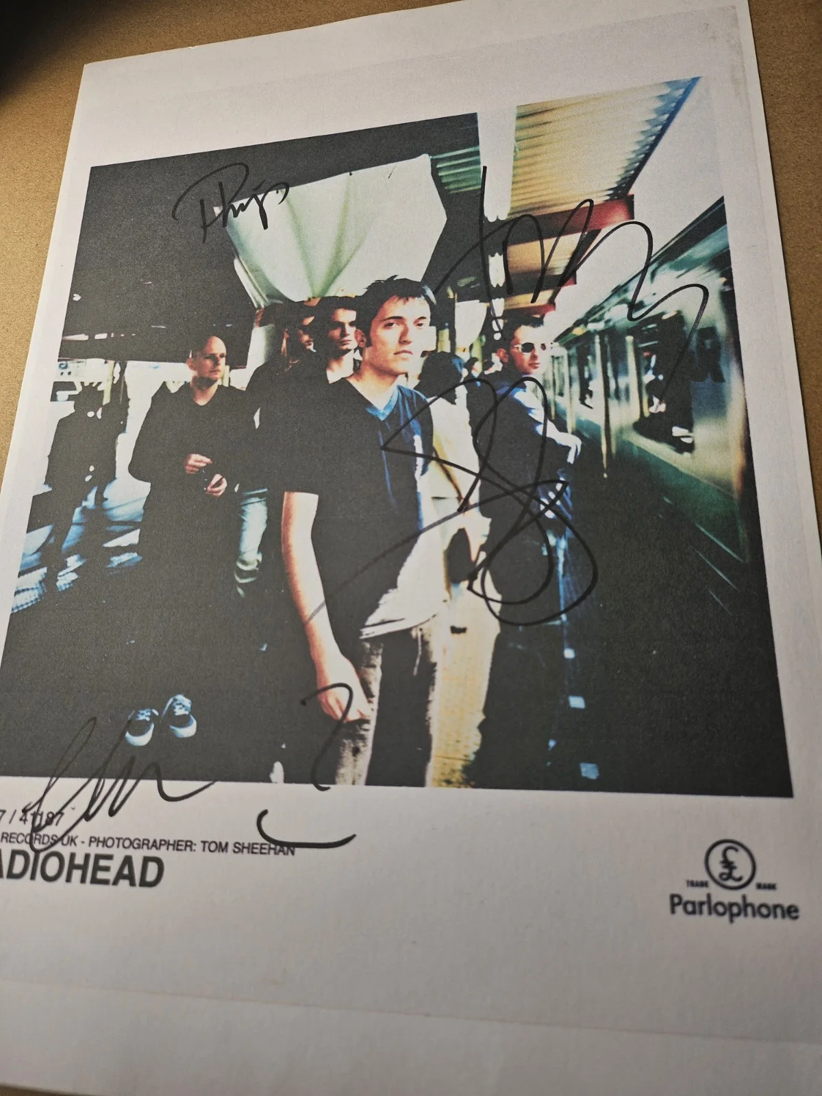 WITH COA ☑️ RADIOHEAD ORIGINAL FULL-BAND AUTOGRAPHS ON HIGH QUALITY 8X12" PHOTO, изображение 3