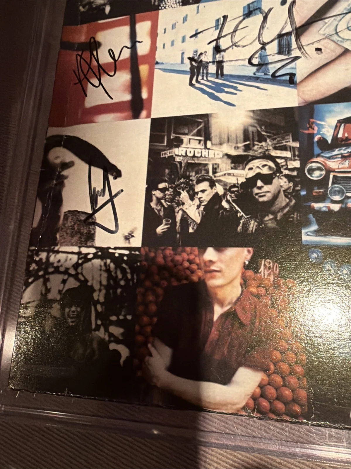 BONO U2 Achtung Baby Vinyl Album Band Signed Autograph 4 PSA DNA, изображение 4