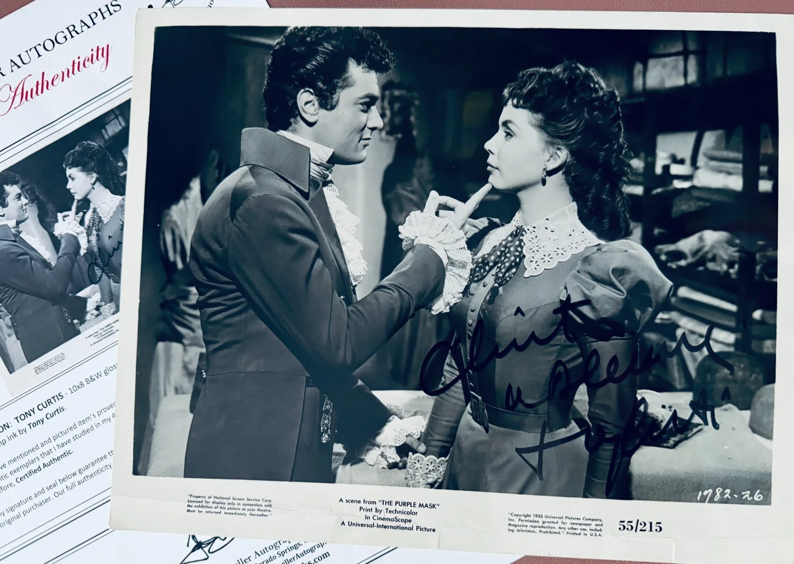 TONY CURTIS — Tony Curtis Signed•"The Purple Mask" 1955 B&W 8X10 B&W•Todd Mueller Autographs, изображение 2
