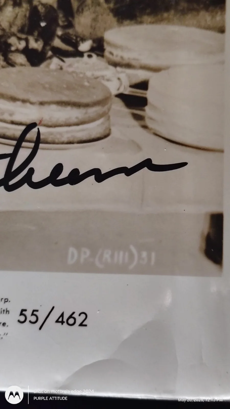 Robert Mitchum — ​ROBERT MITCHUM Signed 1955 Original Lobby Photo MAN WITH THE GUN Authentic COA, image 3