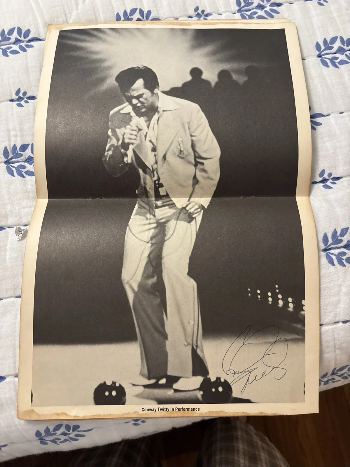 Conway Twitty Signed Autograph Poster In Magazine, image 3