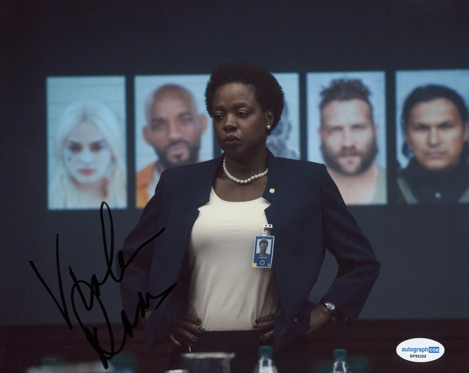 Viola Davis — Viola Davis "Suicide Squad" AUTOGRAPH Signed 'Amanda Waller' 8x10 Photo D ACOA, image 2