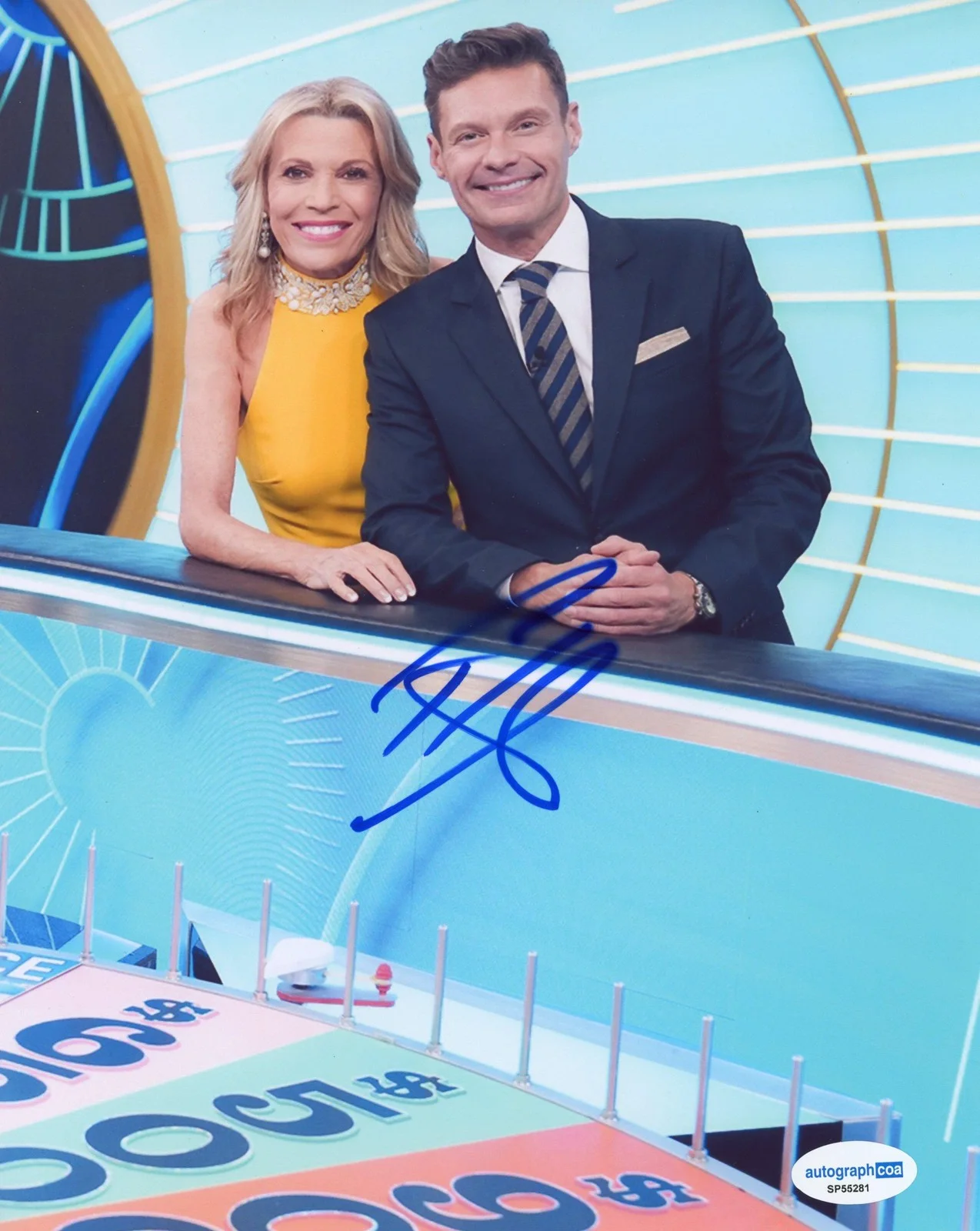 Ryan Seacrest — Ryan Seacrest "Wheel of Fortune" AUTOGRAPH Signed Autographed 8x10 Photo D ACOA, изображение 2