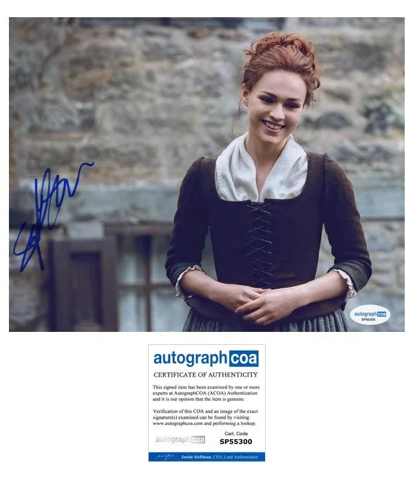 Sophie Skelton — Sophie Skelton "Outlander" AUTOGRAPH Signed 'Brianna' 8x10 Photo D ACOA