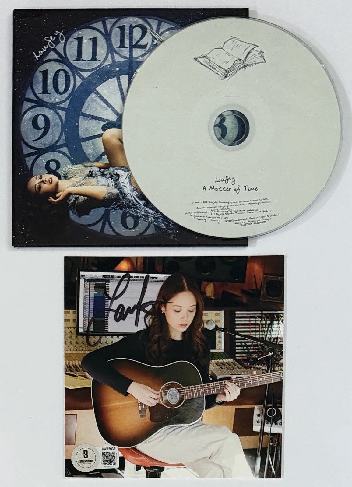SIGNED Laufey AUTOGRAPH Album Photo Art Card A Matter Of Time CD Beckett BAS COA, изображение 2