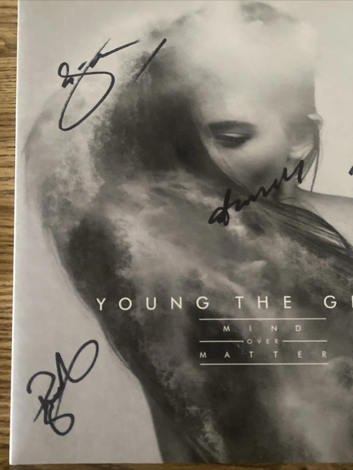 Young The Giant Band Autographed Vinyl Album Mind Over Matter Sameer Gadhia +3, image 2