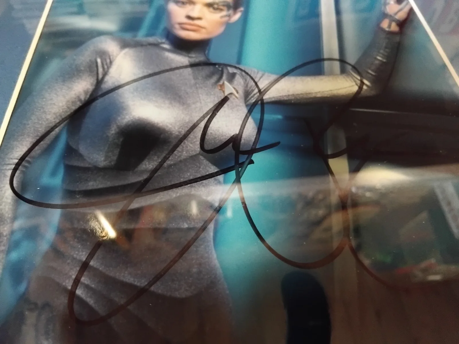 Jeri Ryan Signed Framed Picture VGC COA Genuine Autograph, image 3
