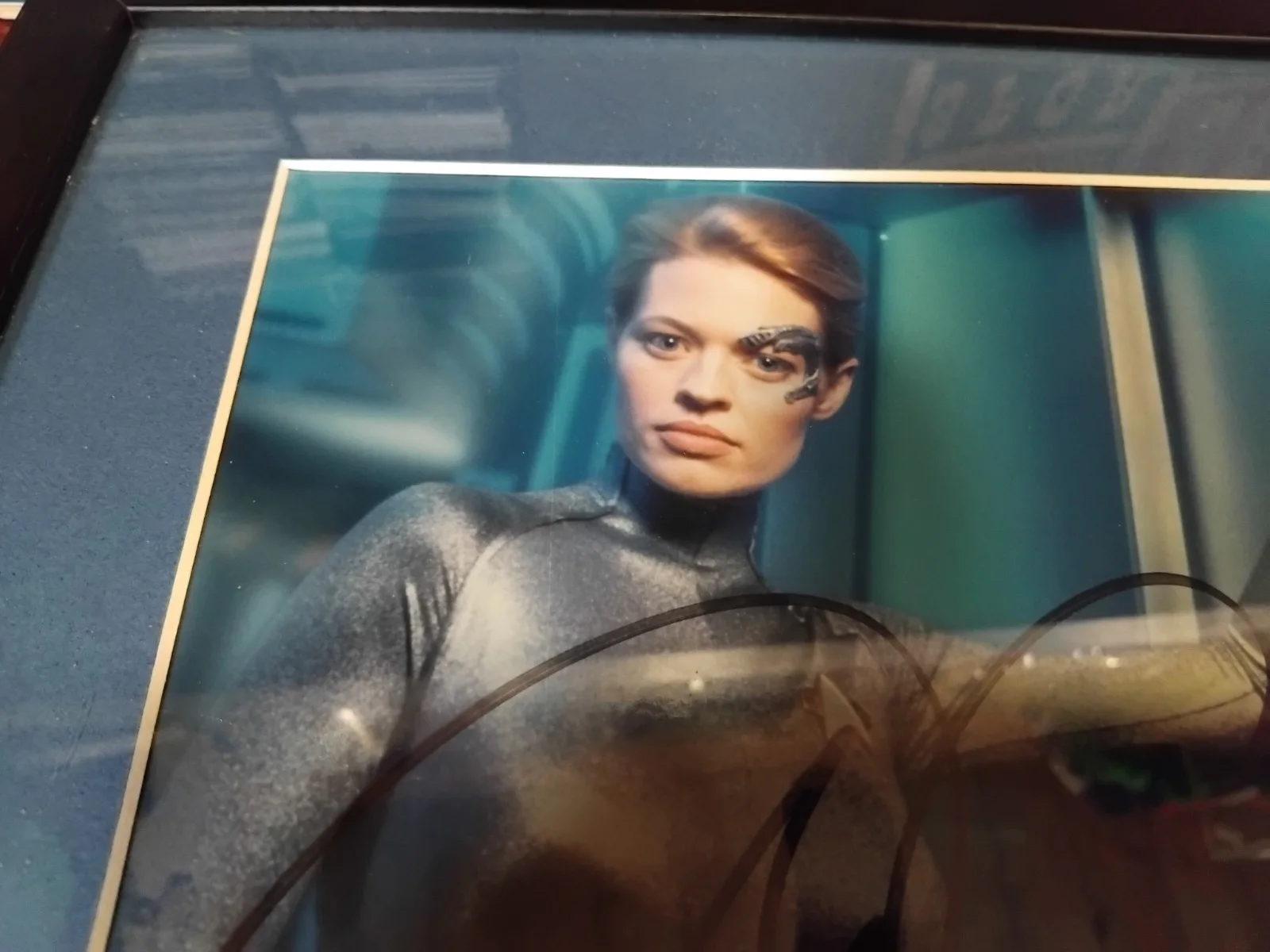 Jeri Ryan Signed Framed Picture VGC COA Genuine Autograph, image 5