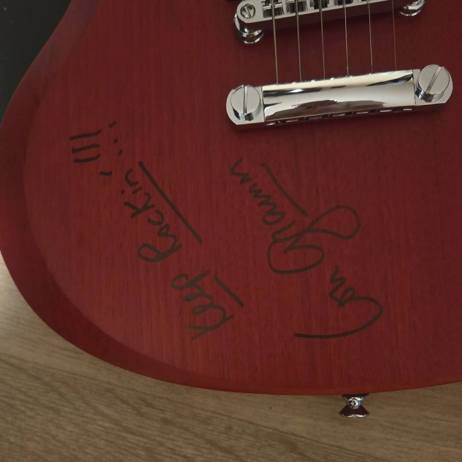 Lou Gramm Autographed Electric Guitar Red 6-String RH 22-Fret Rosewood 4/4, изображение 3
