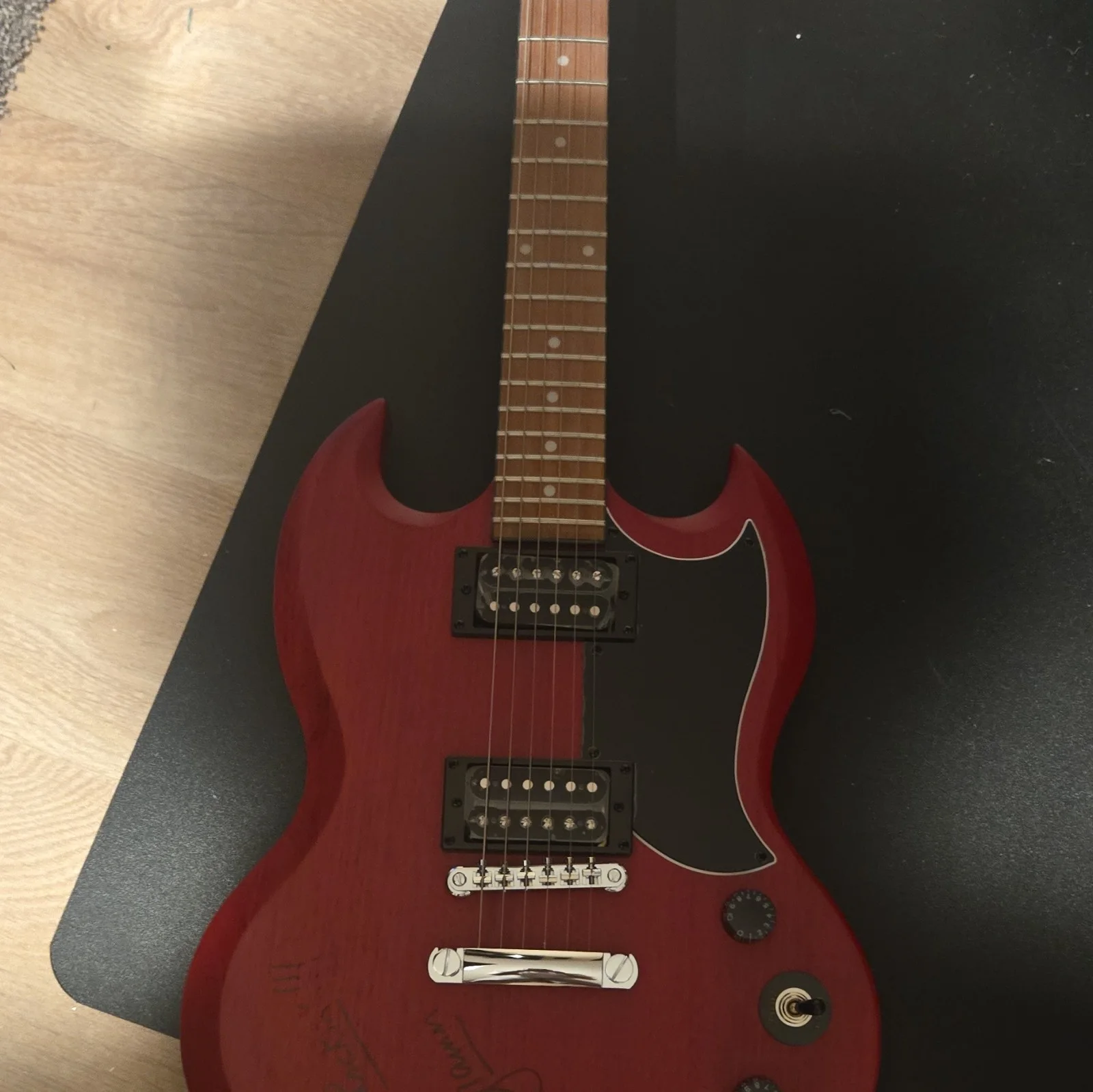 Lou Gramm Autographed Electric Guitar Red 6-String RH 22-Fret Rosewood 4/4, изображение 4