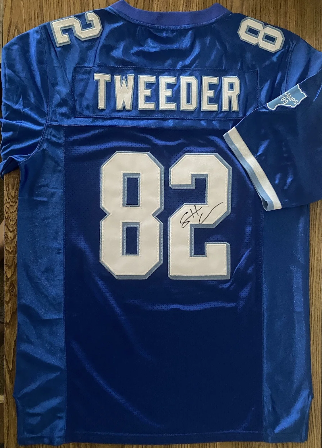 Scott Caan — Scott Caan ‘Varsity Blues’ Autographed Jersey Charlie Tweeder #82